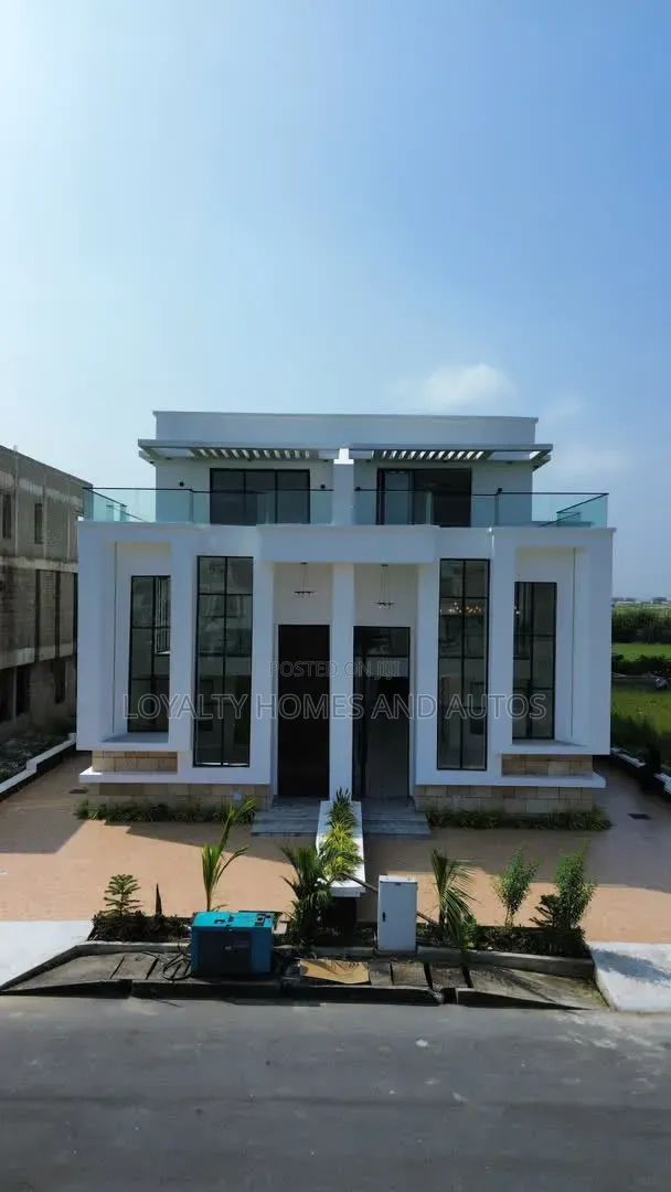 5bdrm Duplex in Ikate for sale in Ikate