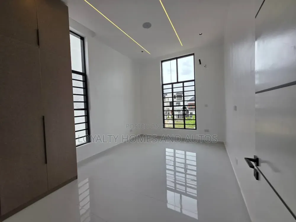 7bdrm House in Ikate for sale in Ikate