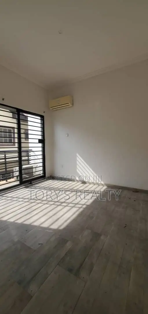 3bdrm Duplex in Lekki Phase 1 for rent in Lekki Phase 1