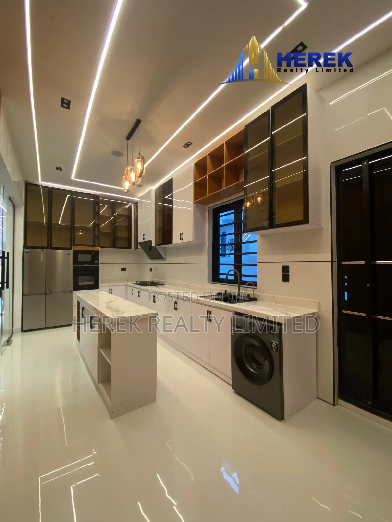 5bdrm Duplex in Ikota for sale in Ikota