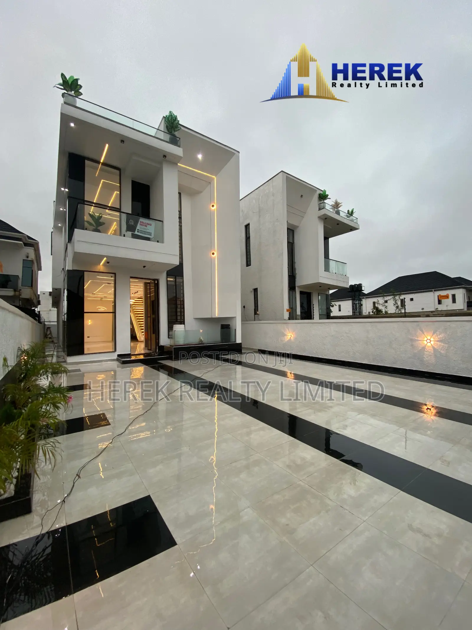 5bdrm Duplex in Ikota for sale in Ikota