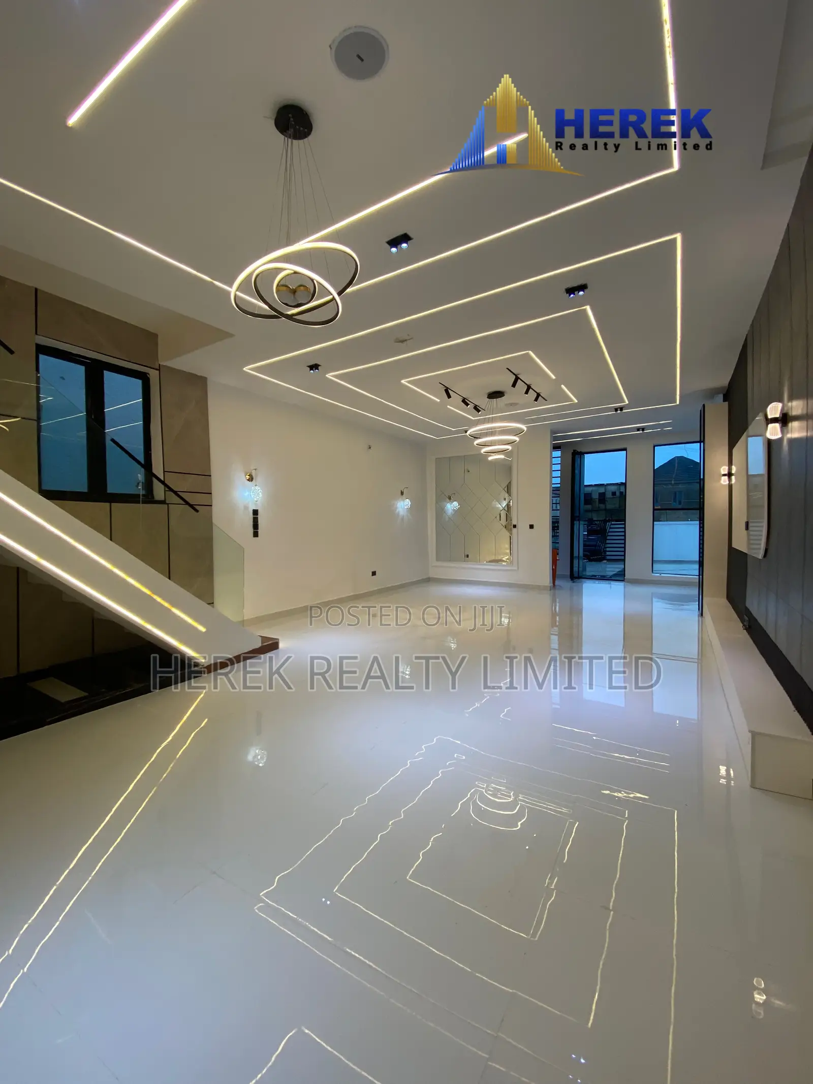 5bdrm Duplex in Ikota for sale in Ikota