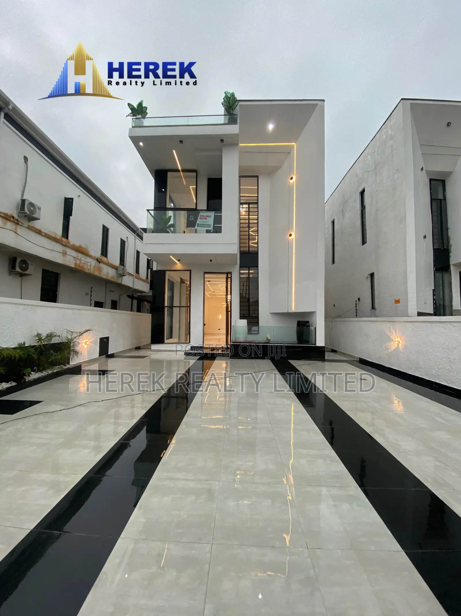 5bdrm Duplex in Ikota for sale in Ikota