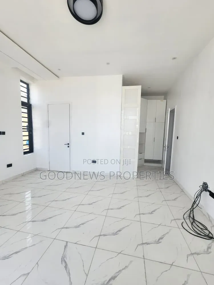 5bdrm Duplex in Ajah for sale in Ado / Ajah