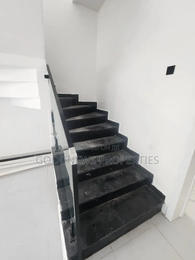 5bdrm Duplex in Ajah for sale in Ado / Ajah