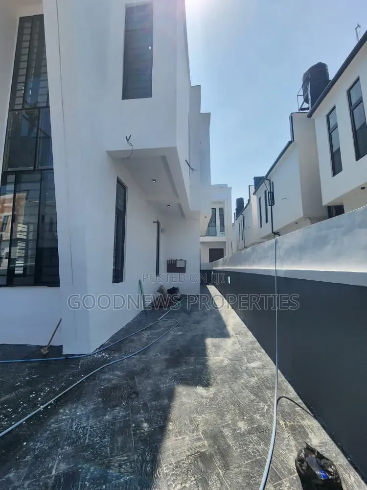 5bdrm Duplex in Ajah for sale in Ado / Ajah