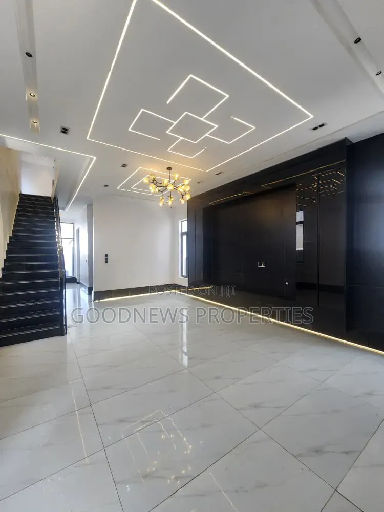 5bdrm Duplex in Ajah for sale in Ado / Ajah