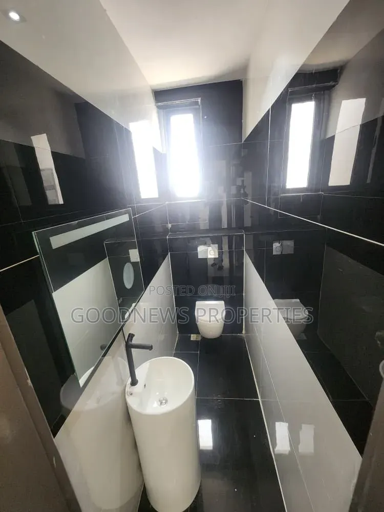 5bdrm Duplex in Ajah for sale in Ado / Ajah