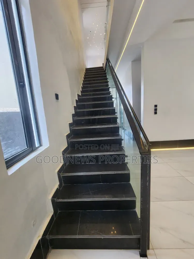5bdrm Duplex in Ajah for sale in Ado / Ajah