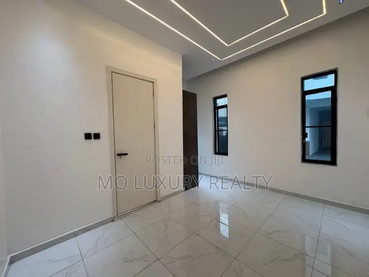 4bdrm Townhouse/Terrace in Osapa london for sale in Osapa london