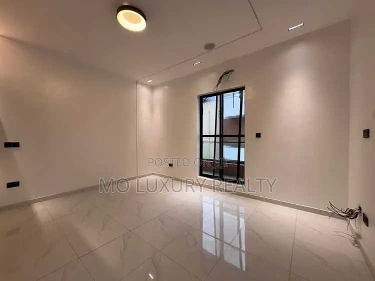 4bdrm Townhouse/Terrace in Osapa london for sale in Osapa london