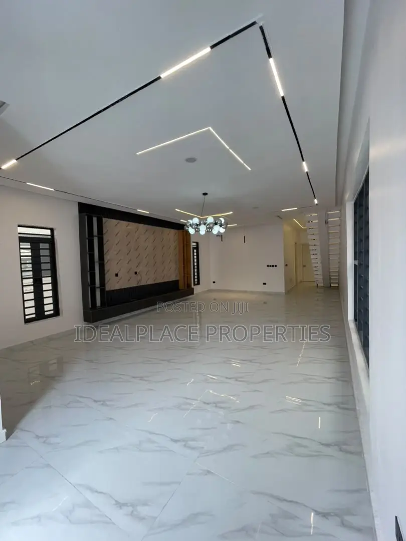 5bdrm Duplex in Ikota for sale in Ikota