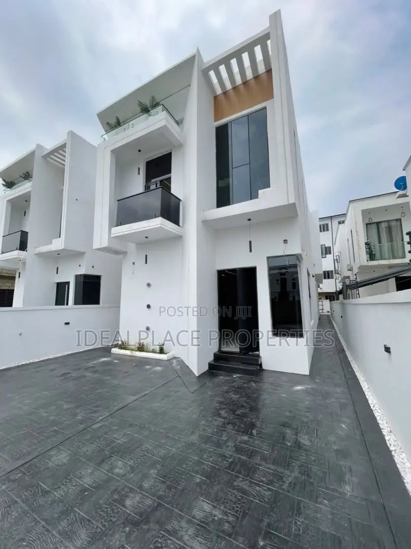 5bdrm Duplex in Ikota for sale in Ikota
