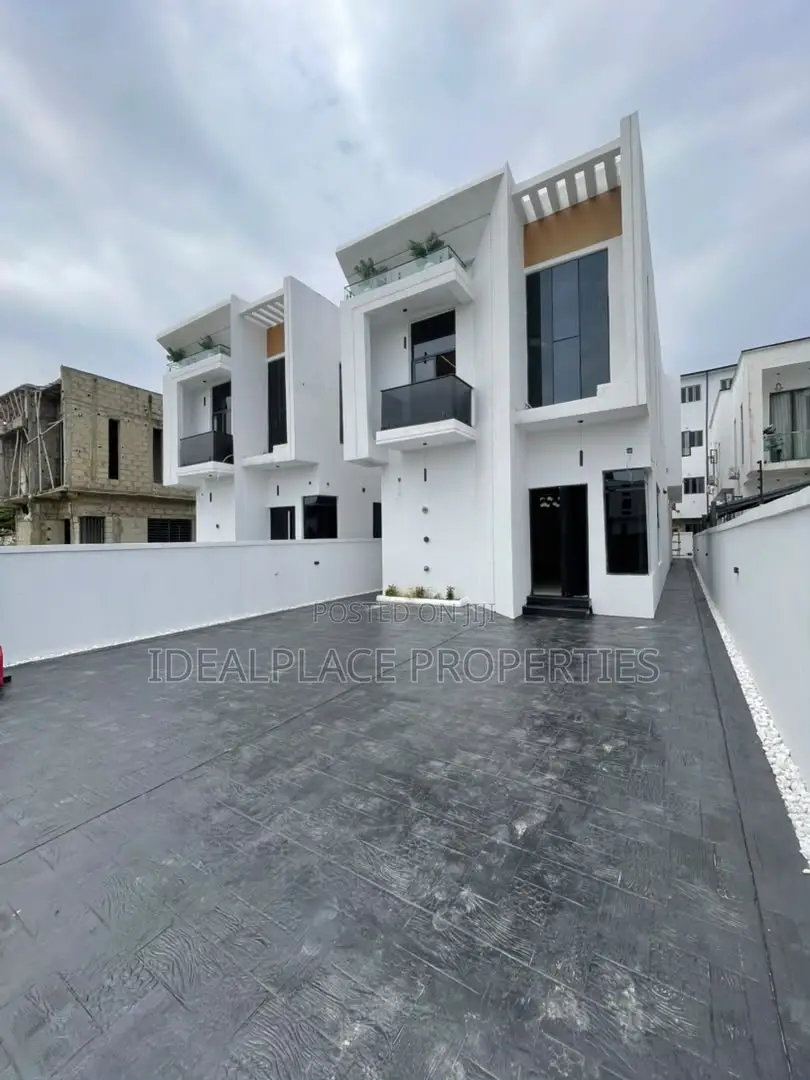 5bdrm Duplex in Ikota for sale in Ikota