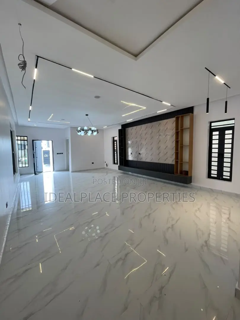 5bdrm Duplex in Ikota for sale in Ikota