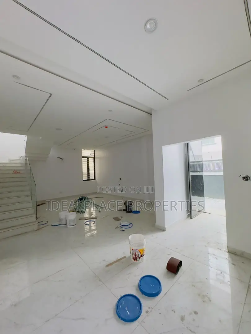 5bdrm Duplex in Omole Phase 2 for sale in Omole Phase 2