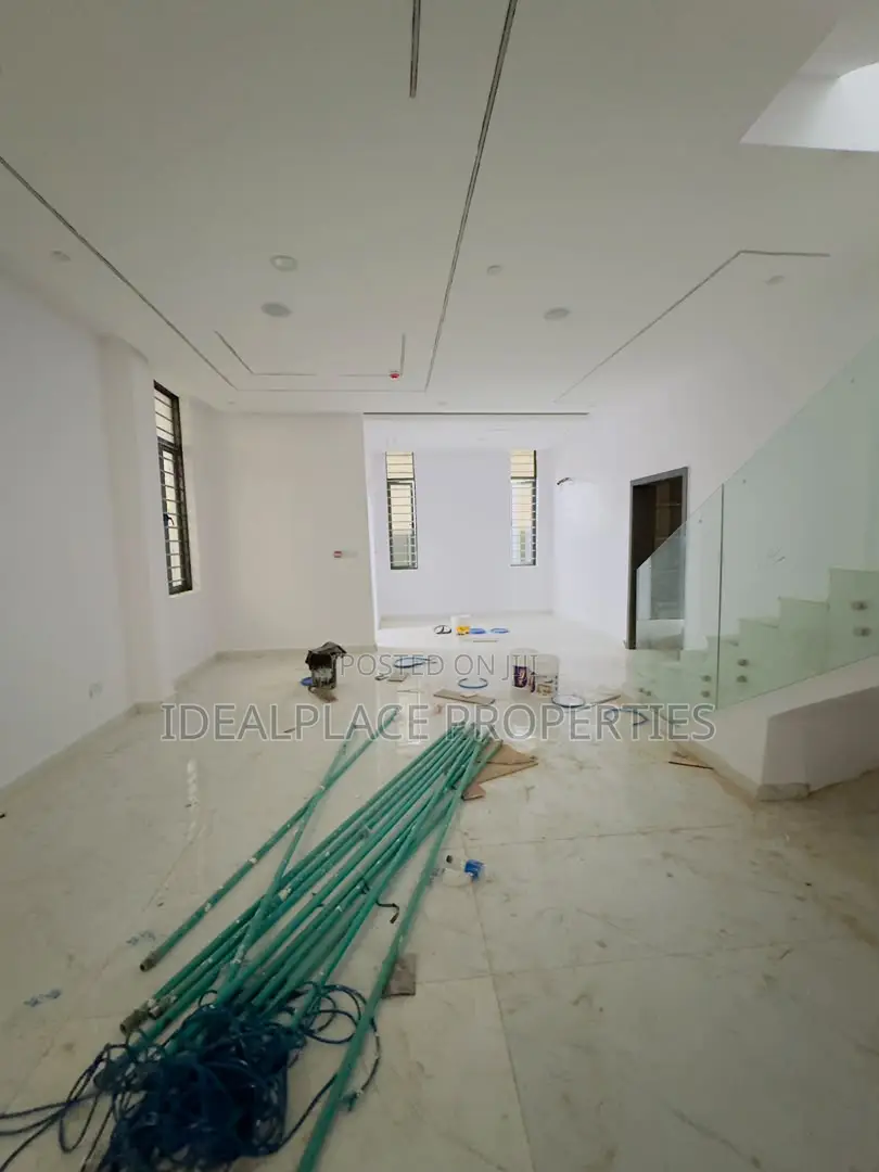 5bdrm Duplex in Omole Phase 2 for sale in Omole Phase 2