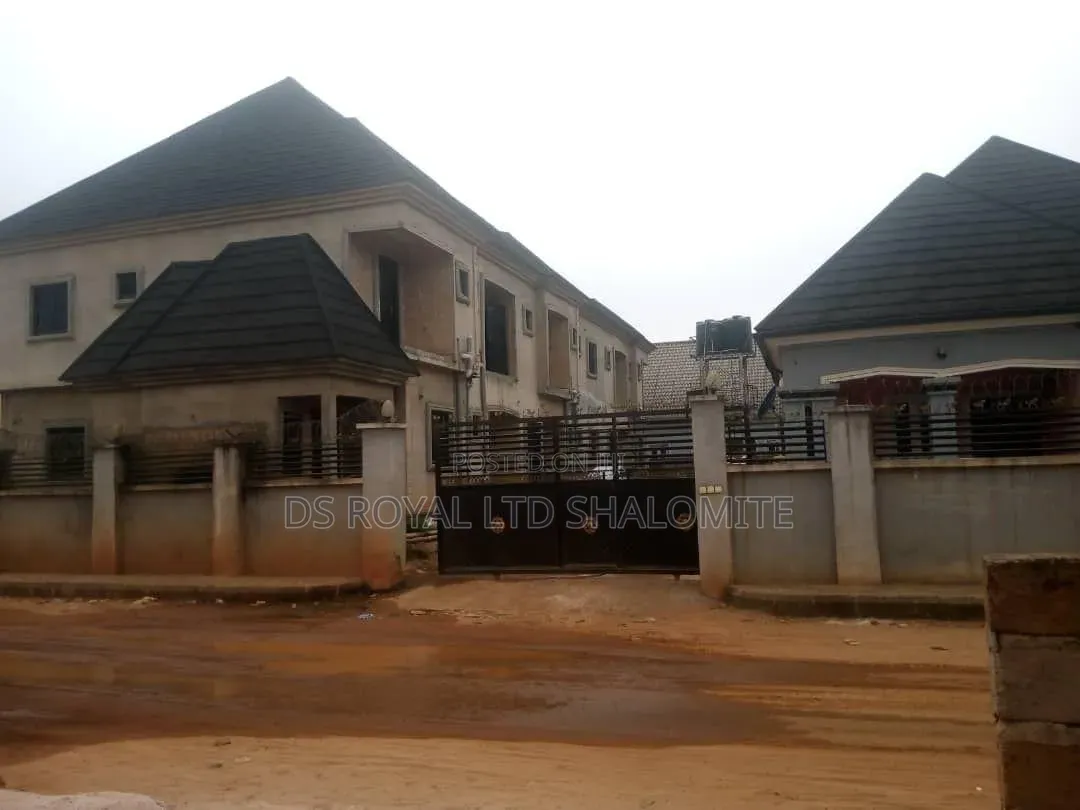 2bdrm Block of Flats in Benin City for sale in Benin City