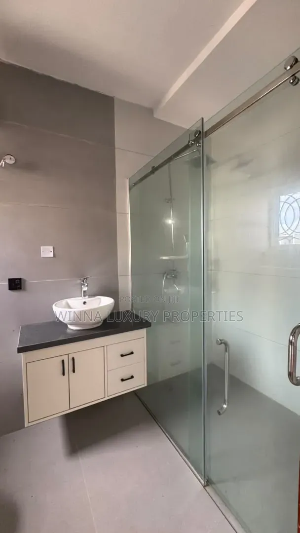 5bdrm Townhouse/Terrace in Opposite Game, Kaura for sale in Kaura