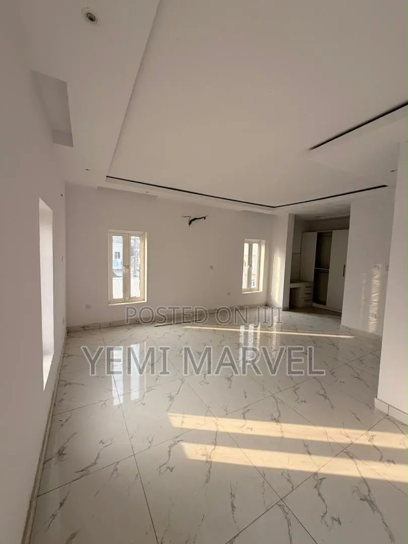 4bdrm Duplex in Kolapo Ishola Gra, for sale in Akobo