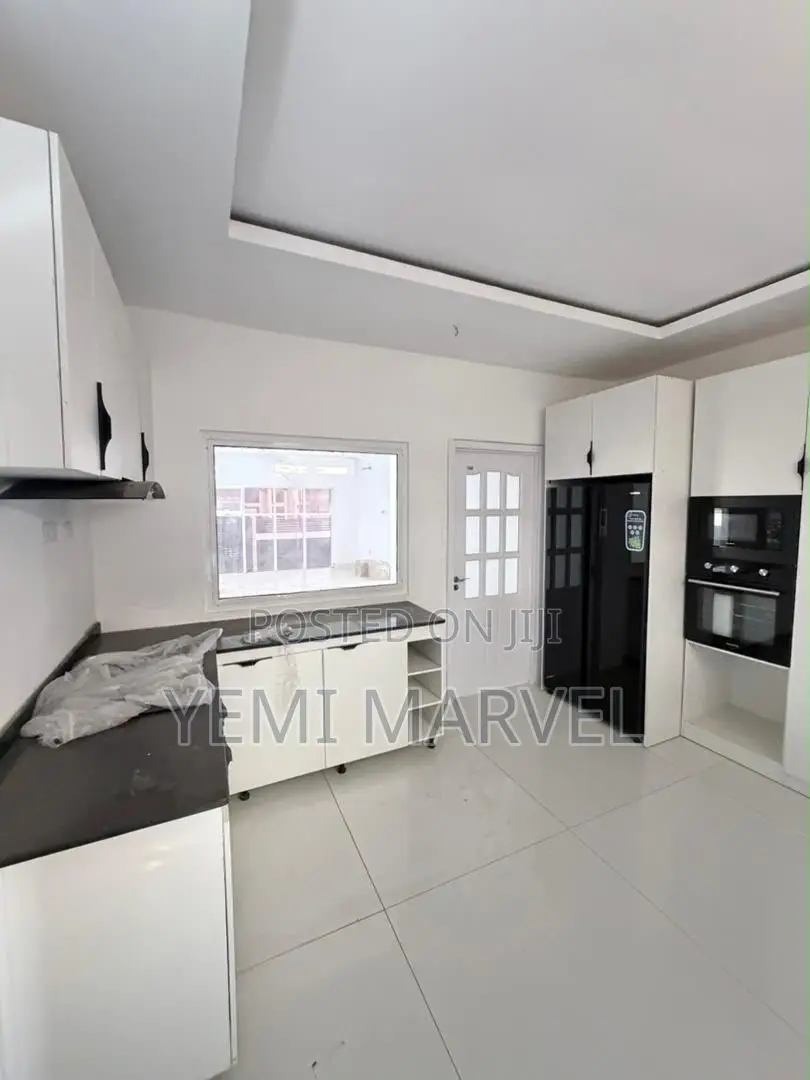 4bdrm Duplex in Kolapo Ishola Gra, for sale in Akobo