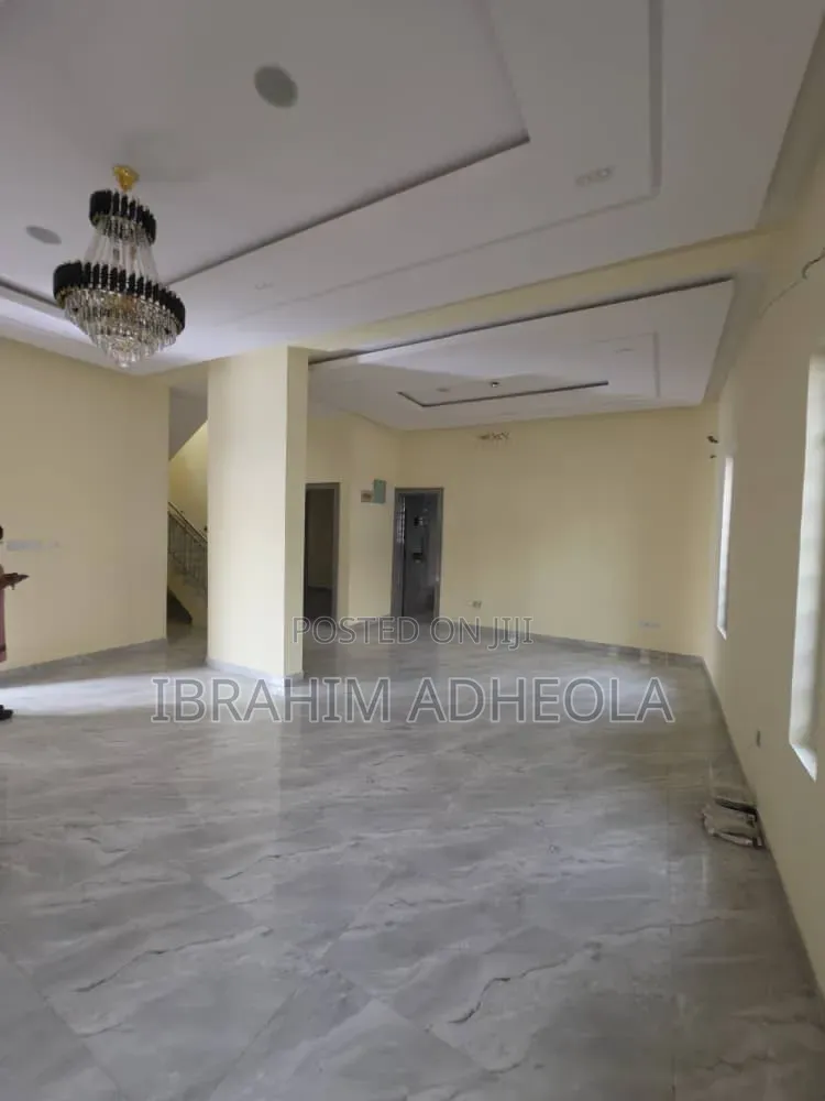 5bdrm Duplex in Omole Phase2 for sale in Omole Phase 2