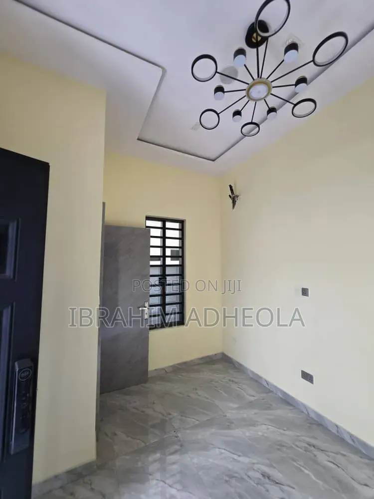 5bdrm Duplex in Omole Phase2 for sale in Omole Phase 2
