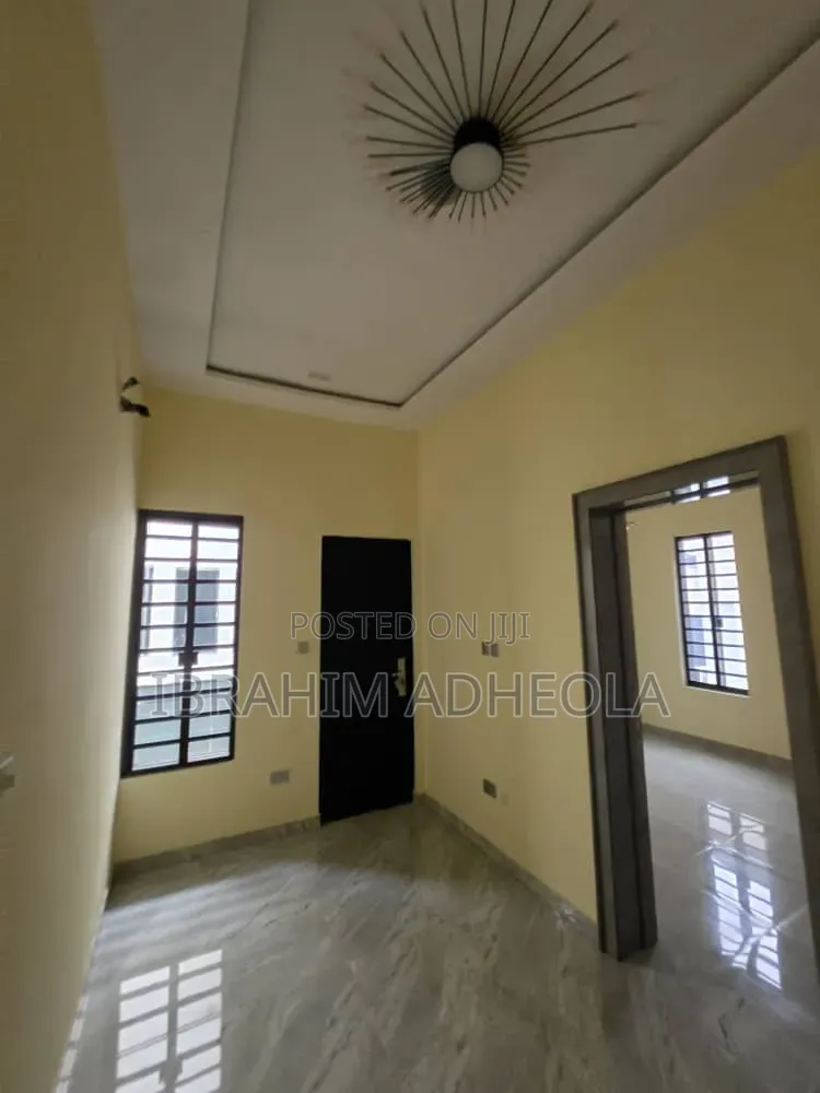 5bdrm Duplex in Omole Phase2 for sale in Omole Phase 2