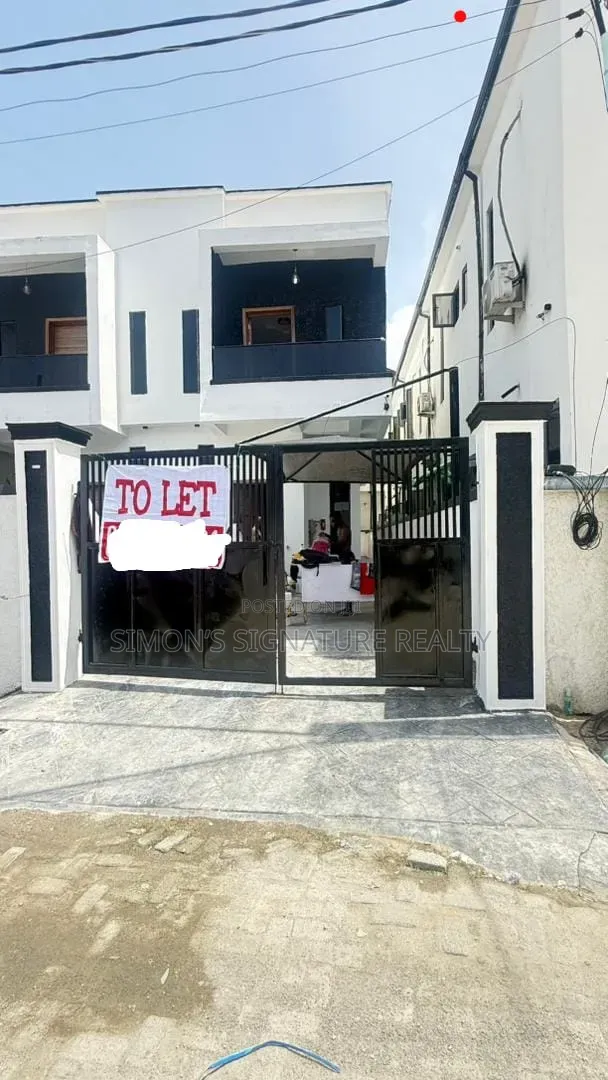 4bdrm Duplex in Ikota for rent in Ikota