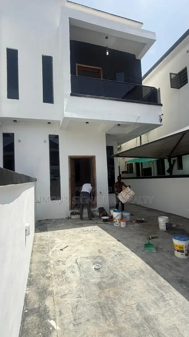 4bdrm Duplex in Ikota for rent in Ikota