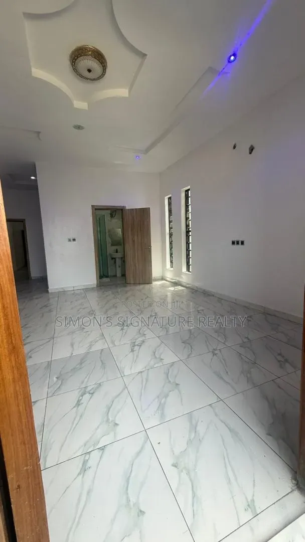 4bdrm Duplex in Ikota for rent in Ikota