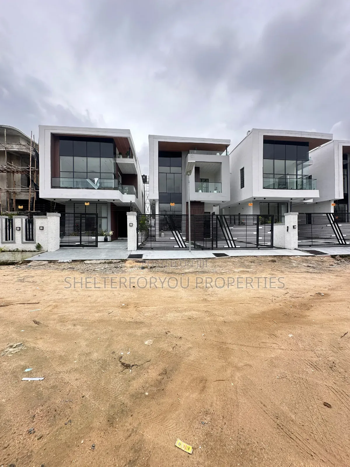 5bdrm Duplex in Off Lekki-Epe Expressway for sale in Off Lekki-Epe Expressway