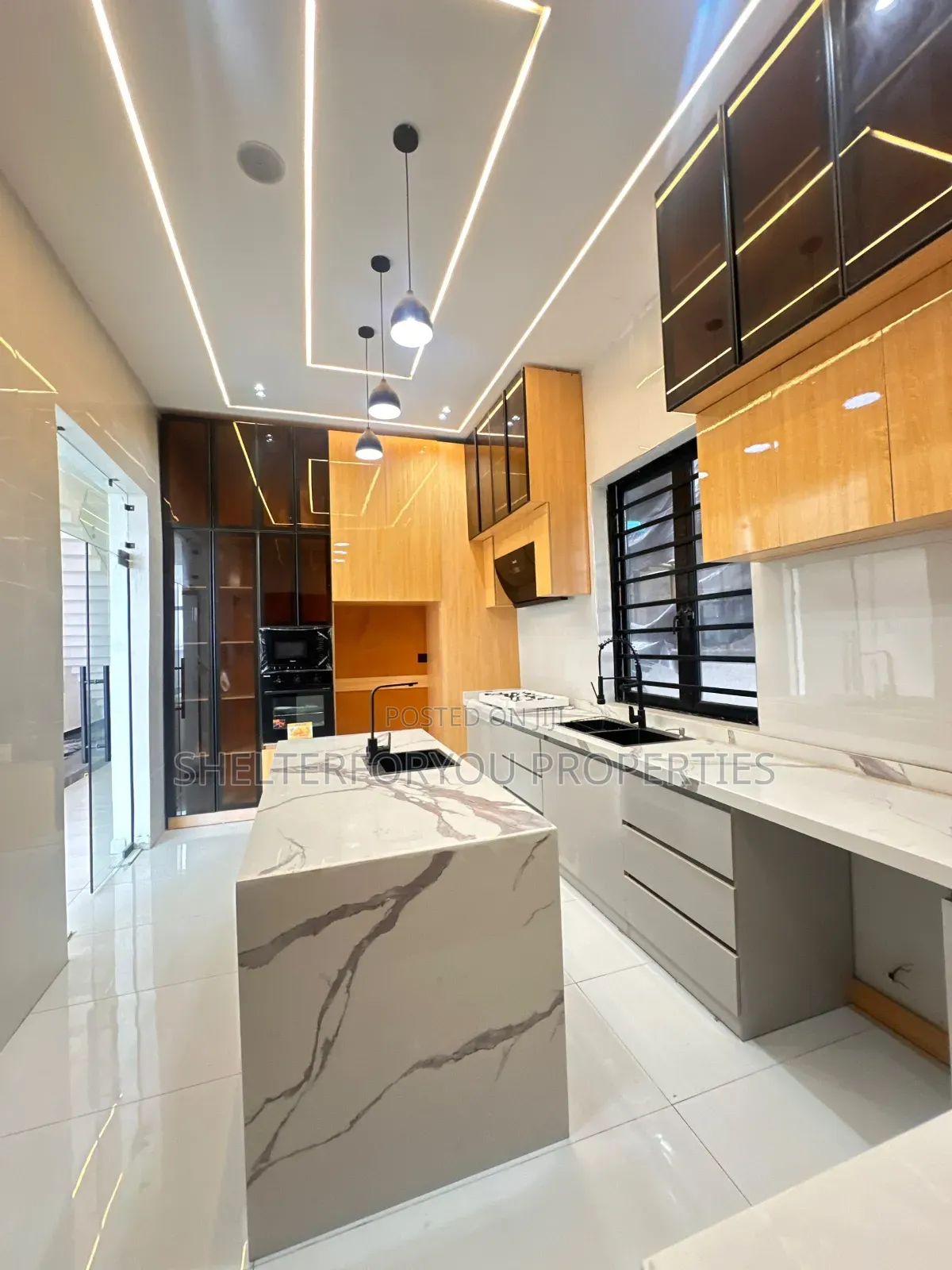 5bdrm Duplex in Off Lekki-Epe Expressway for sale in Off Lekki-Epe Expressway