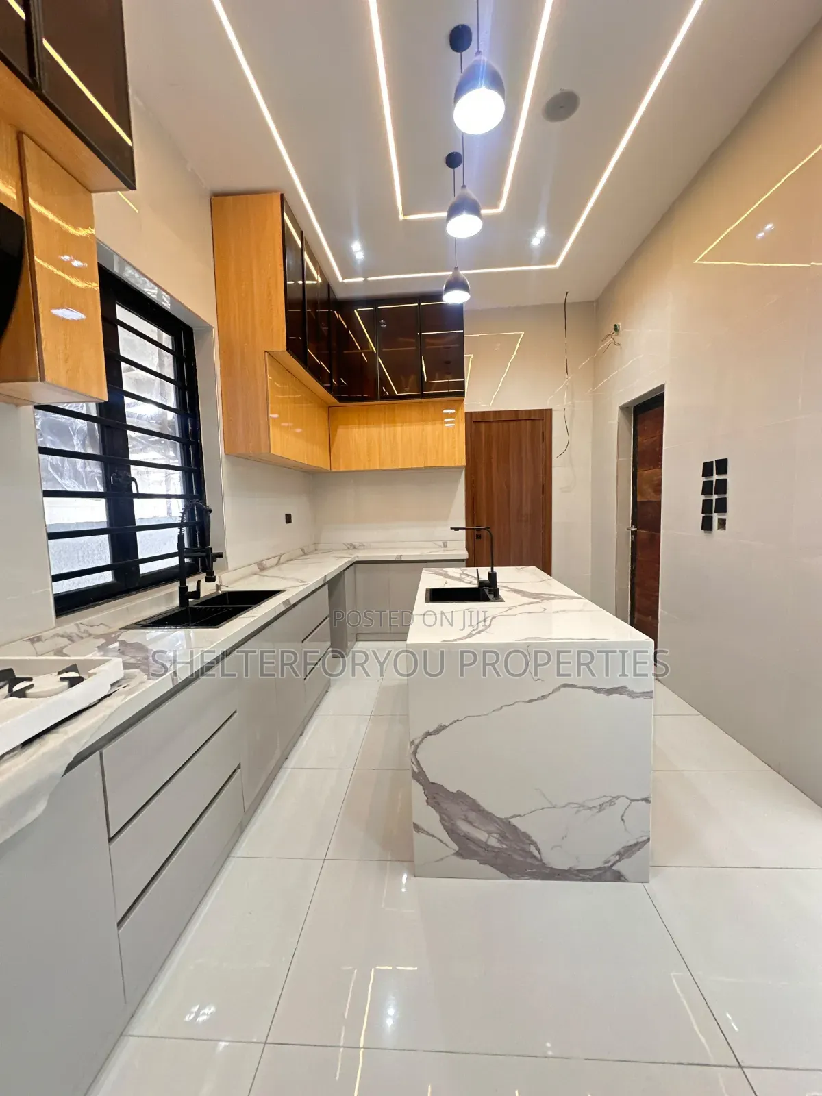 5bdrm Duplex in Off Lekki-Epe Expressway for sale in Off Lekki-Epe Expressway
