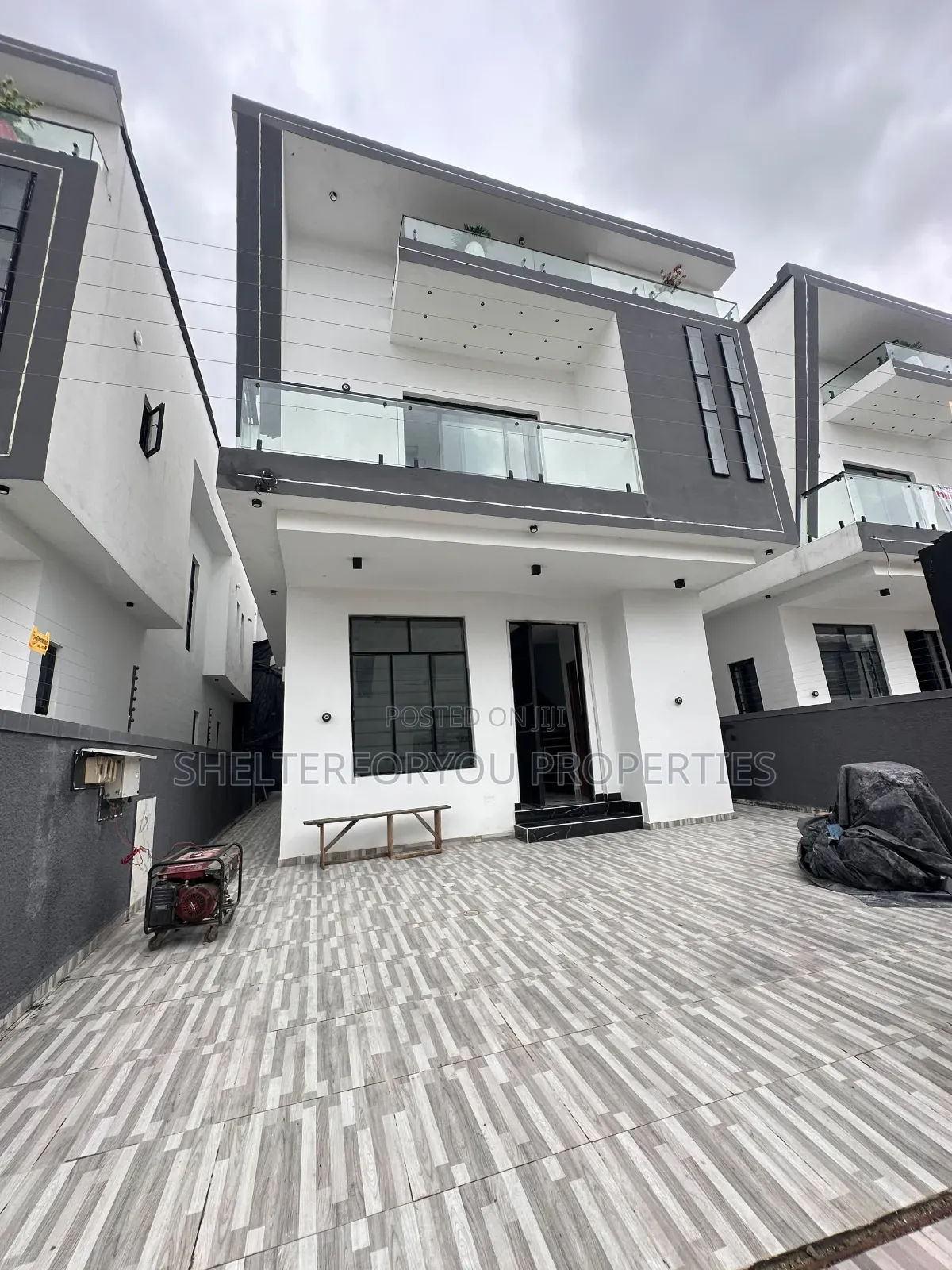 4bdrm Duplex in Off Lekki-Epe Expressway for sale in Off Lekki-Epe Expressway