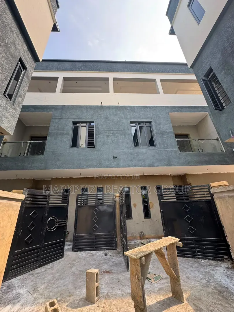 4bdrm Duplex in Magodo Phase 2 Lagos for sale in GRA Phase 2 Shangisha