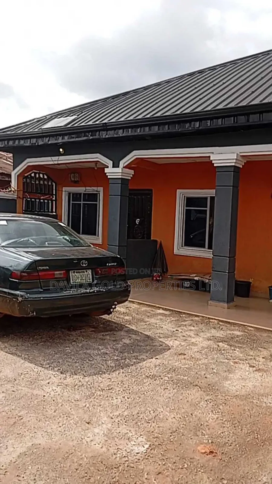 11bdrm Bungalow in Benin City for sale in Benin City