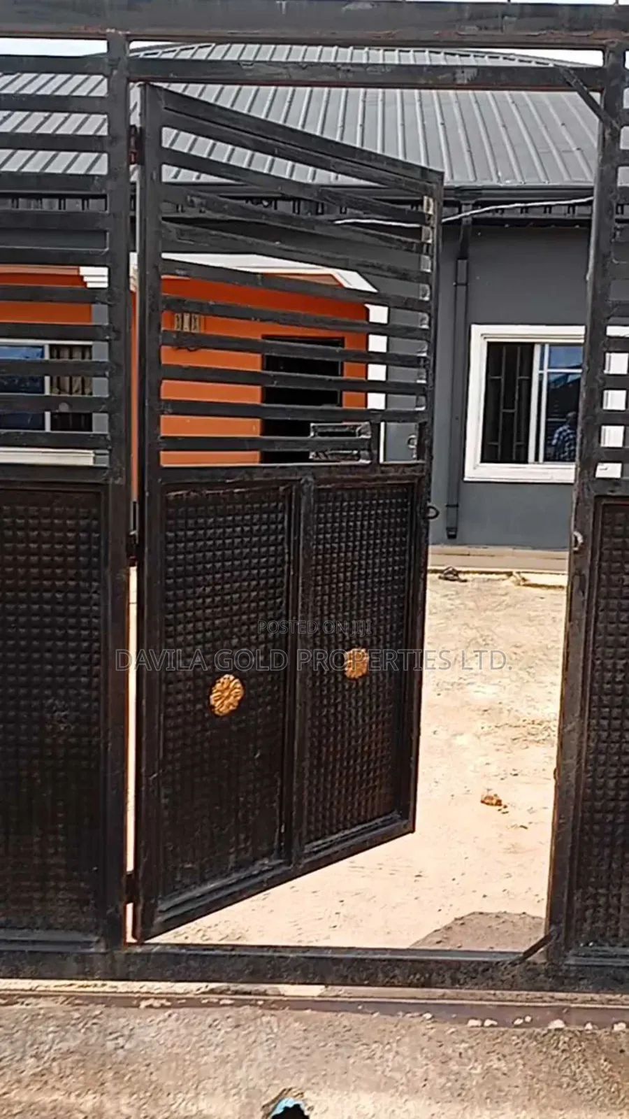 11bdrm Bungalow in Benin City for sale in Benin City