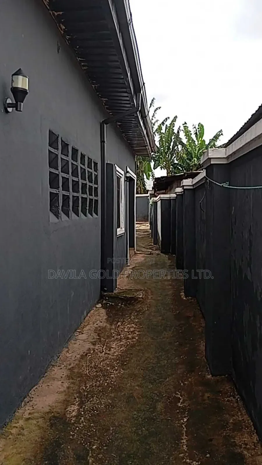 11bdrm Bungalow in Benin City for sale in Benin City