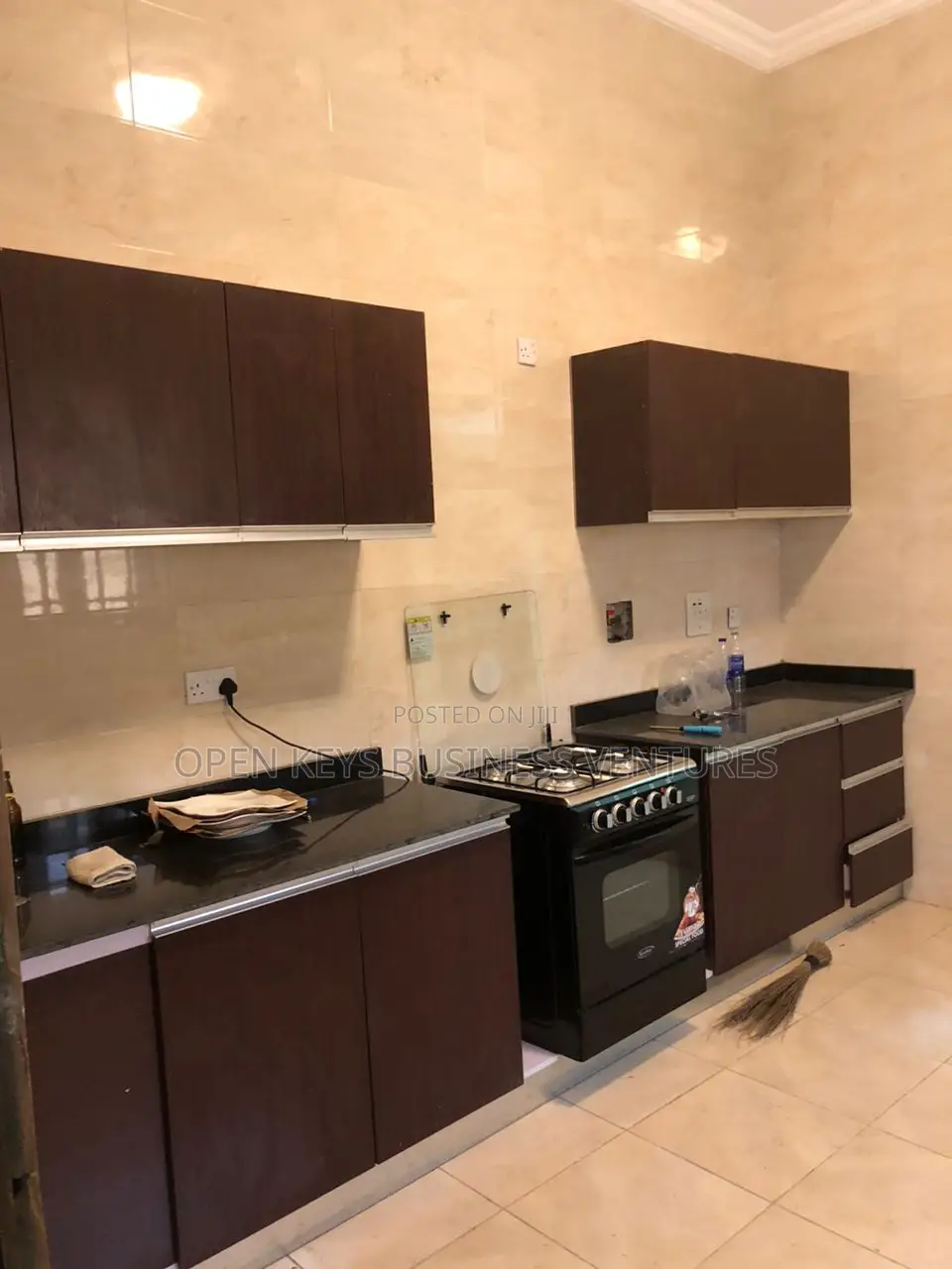 Furnished 5bdrm Duplex in Oliver Court, Agodi for rent in Agodi