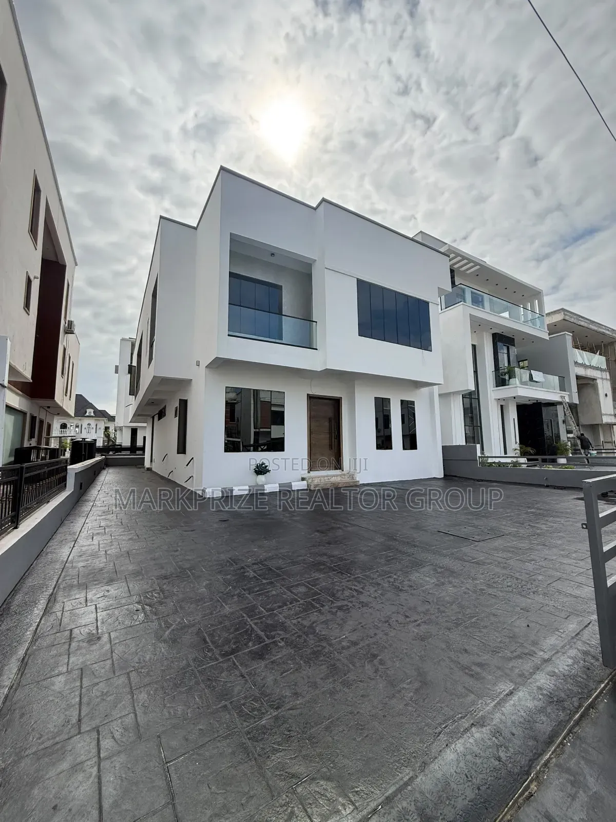 5bdrm Duplex in Lekki County, Ikota for sale in Ikota