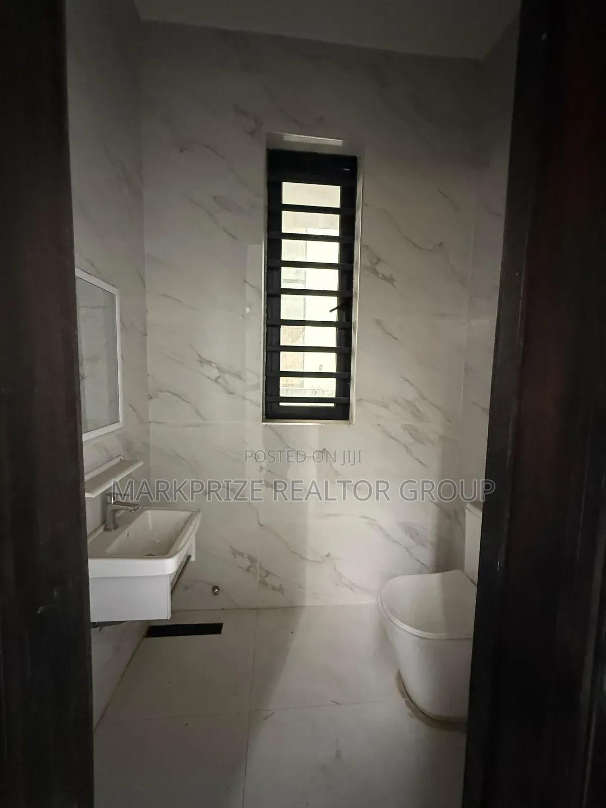 5bdrm Duplex in Lekki County, Ikota for sale in Ikota