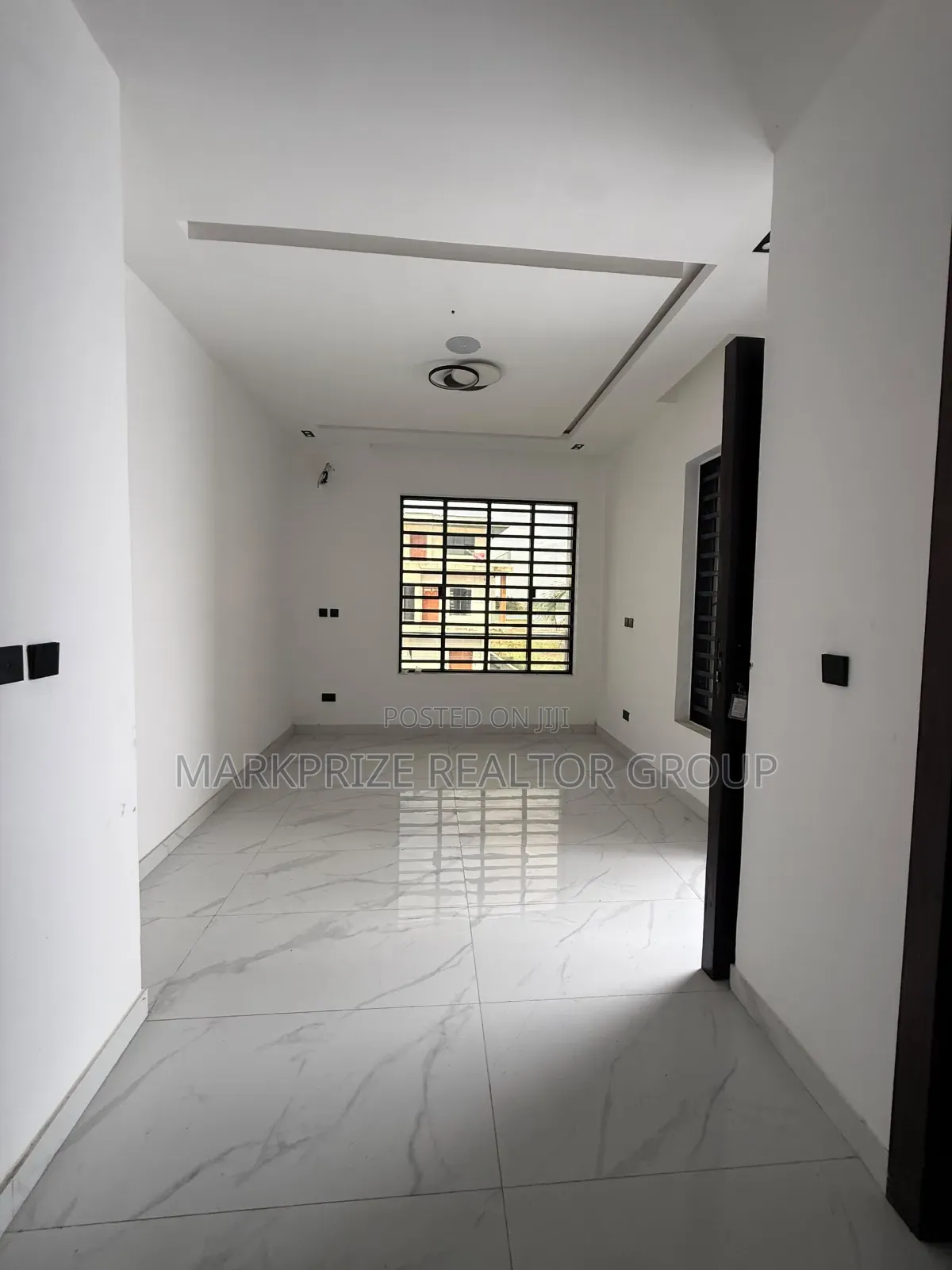 5bdrm Duplex in Lekki County, Ikota for sale in Ikota