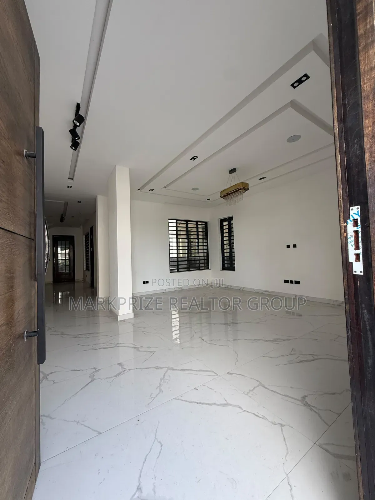 5bdrm Duplex in Lekki County, Ikota for sale in Ikota