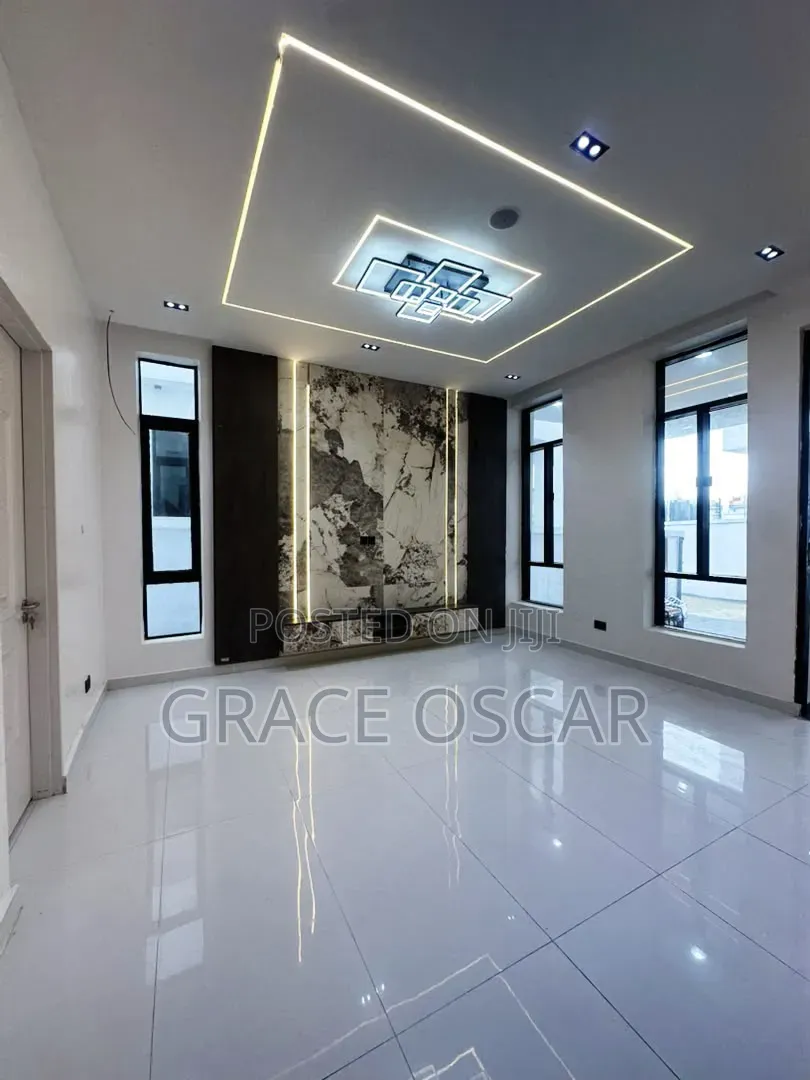 4bdrm Duplex in Ikota for sale in Ikota
