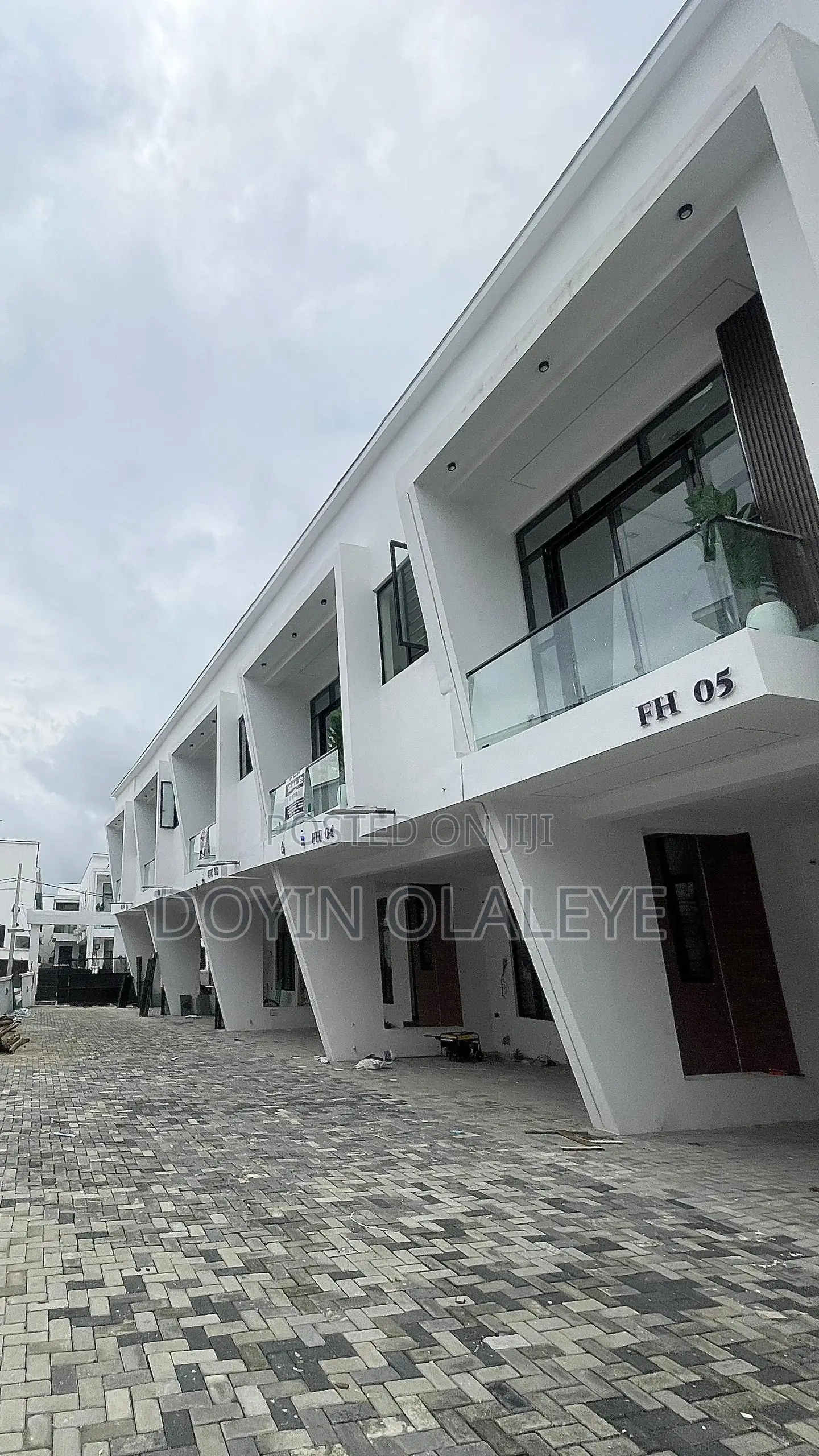 3bdrm Duplex in Ikota for sale in Ikota