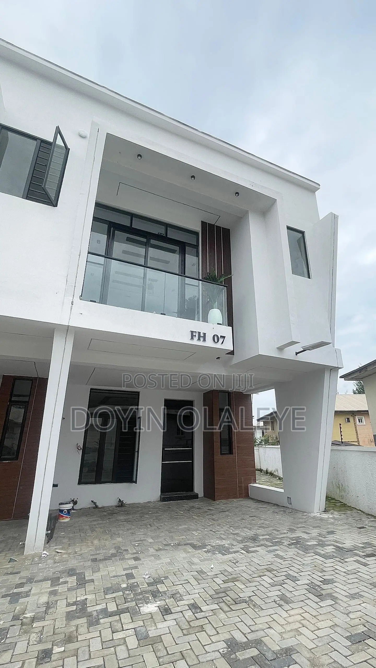 3bdrm Duplex in Ikota for sale in Ikota