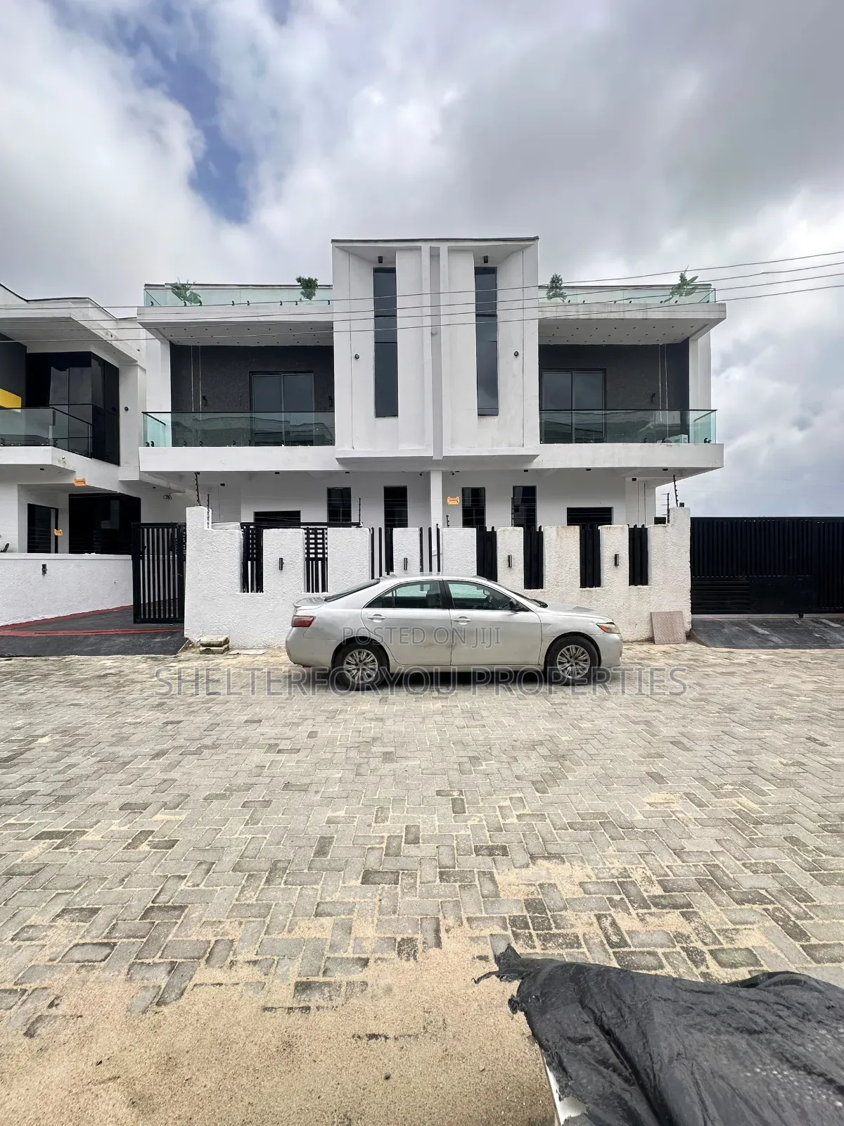 4bdrm Duplex in Off Lekki-Epe Expressway for sale in Off Lekki-Epe Expressway