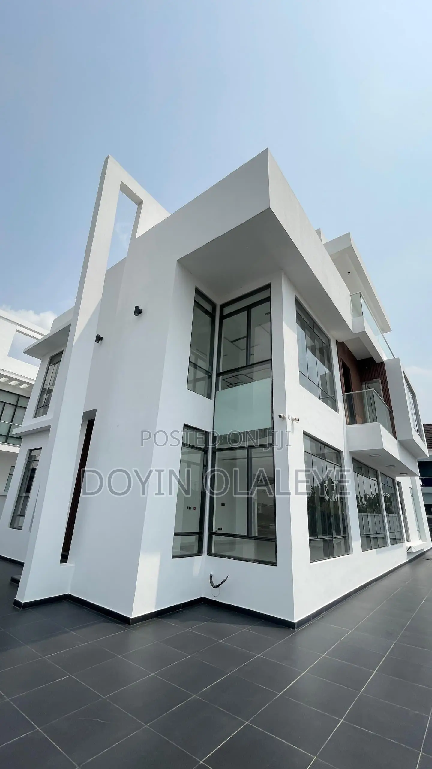5bdrm Mansion in Osapa london for sale in Osapa london
