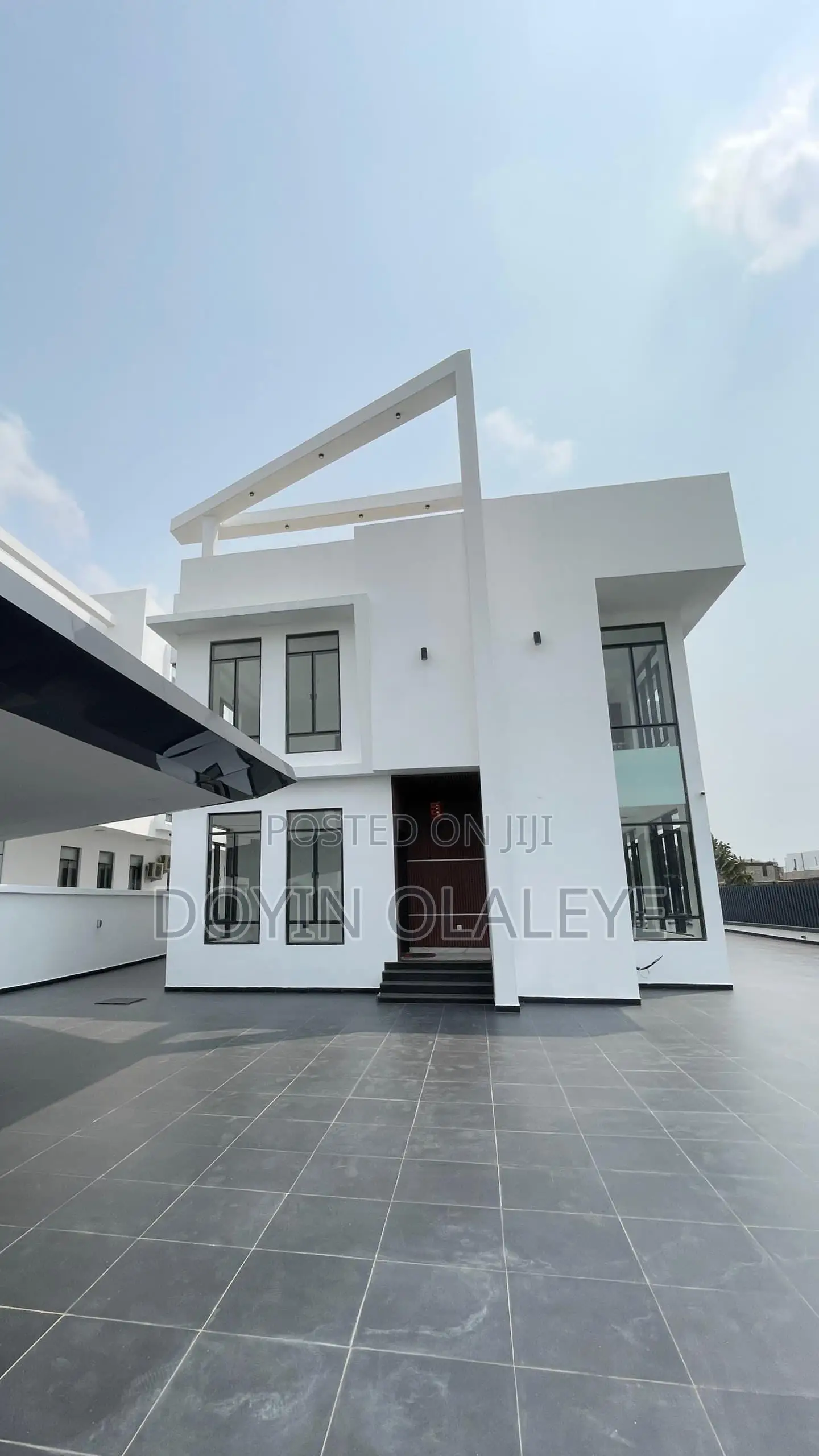5bdrm Mansion in Osapa london for sale in Osapa london